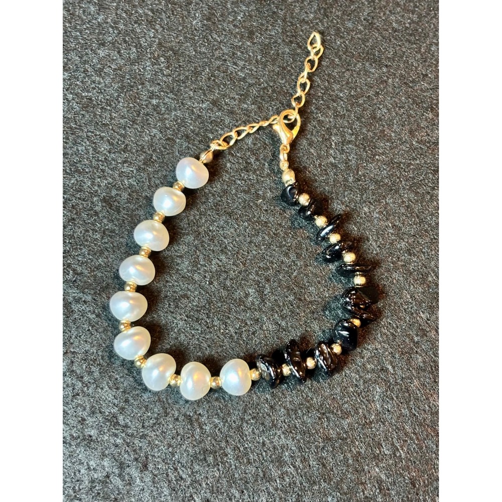 Freshwater Pearl and Black Onyx Chip Beaded Bracelet Gold Tone Extender 7-9 in